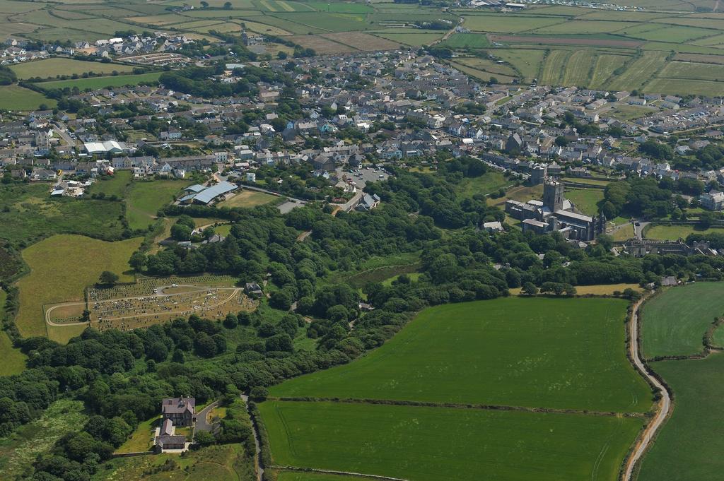 Penrhiw Priory Pensionat St. Davids  Exteriör bild